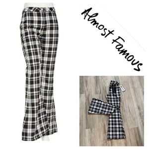 New with tags ALMOST FAMOUS 90’s FLARE pants. Size 5 with 31” inseam. Stretch.